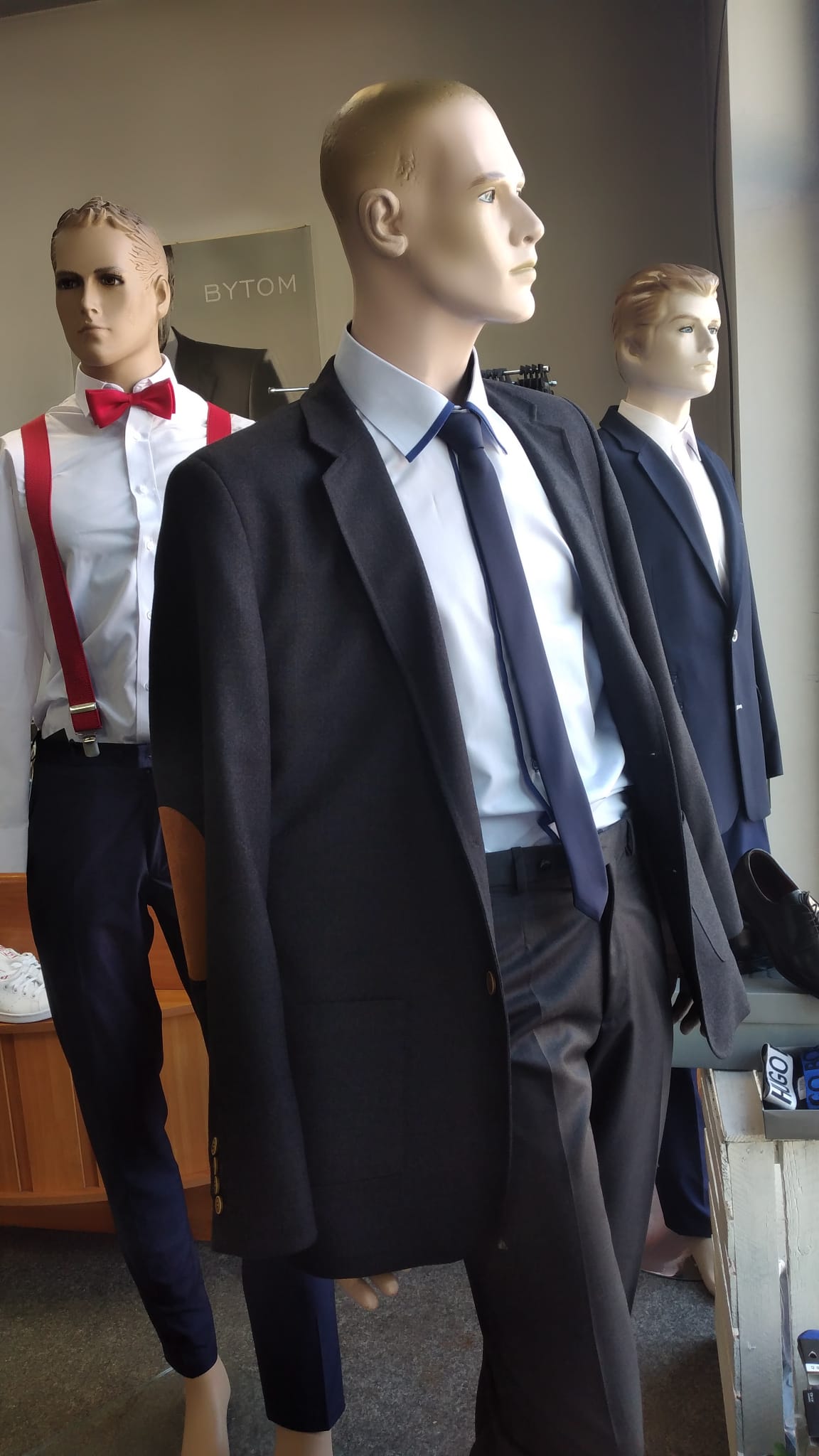 Garnitury na manekinach